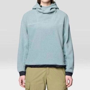 Mountain Hardwear Women's Hoodie in Soft Blue